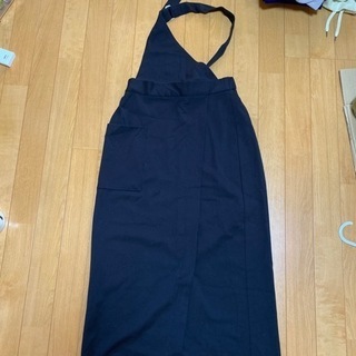 GU ショルダースカート