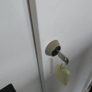 急ぎ！スチールキャビネット  書類棚の画像
