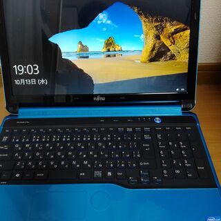 富士通　高性能4コア8スレッド版Core i7搭載 高速SSD　メモリ大容量8G　 テンキー　大画面15.6インチ　ブルーレイ読み書き　Webカメラ　HDMI出力 USB3.0 Wifi対応　　希少アクアブルー　windows10