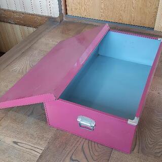 昭和レトロ　スチール製収納ケースの画像