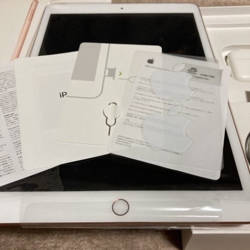 iPad 7Wi-Fiセルラー◯判定新品同様SIMロック解除済付属品込み★Wi-Fiセルラーキャリアモデル第7世代 iPadほぼ未使用美品❤︎残債無し⭐︎SIMロック解除済SIMフリー❤︎ネットワーク利用制限可能◯ずっと使っていられる安全で安心のAppleiPadタブレット端末セット(*'ω'*)正規品(^_^) iPad7世代Wi-Fiセルラー⭐︎３２㎇⭐︎ゴールド⭐︎SIMロック解除済み✩.*˚SIMフリー端末꙳★*ﾟ未使用美品♥人気♥iPad7世代☆*。専用の別売りケース付♥