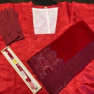 和装　4点セット(赤) 道行(絹) ベルベットショール　帯留　手袋の画像