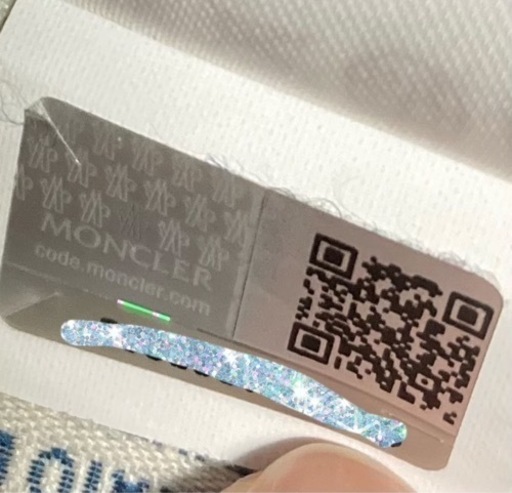 配送可能！　直接引き取りの方500円オフ！正規品のモンクレール　結婚式で一度2時間のみ着用しました^ ^ とても綺麗です！！