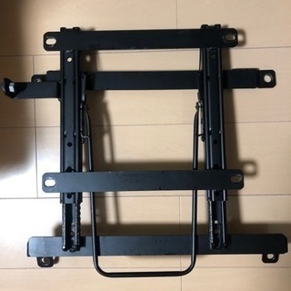 トヨタ　アクア　運転席助手席セット　シートレール　NHP10  