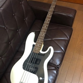 エレキベース(バスカーズ) ホワイト
