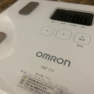 OMROM 電子 体重計の画像
