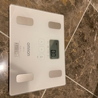 OMROM 電子 体重計の画像