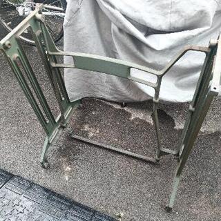 アンティークミシンの足（鉄）