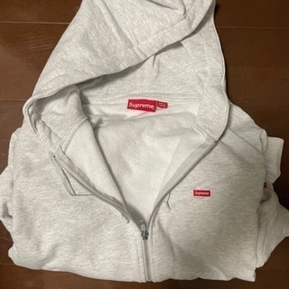 supremeのスモールロゴパーカー