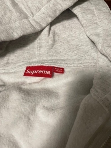 supremeのスモールロゴパーカー