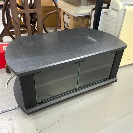 シンプルな黒色テレビ台