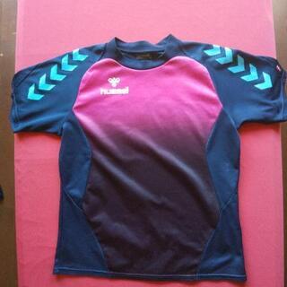 hummelのTシャツです。