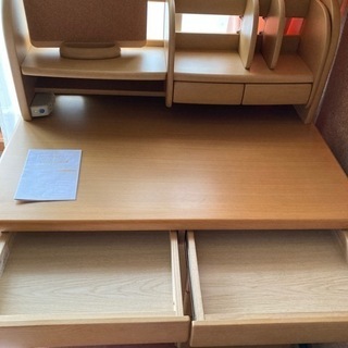 無料でお譲りします☆学習机の画像