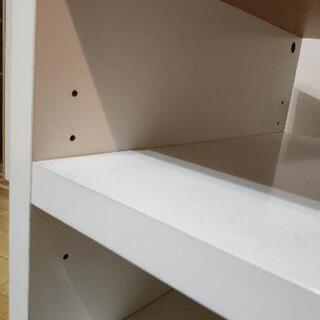 IKEA　キャスター付きホワイトラック　ODDA キャスター破損　天板若干のシミありの画像