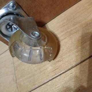 IKEA　キャスター付きホワイトラック　ODDA キャスター破損　天板若干のシミありの画像