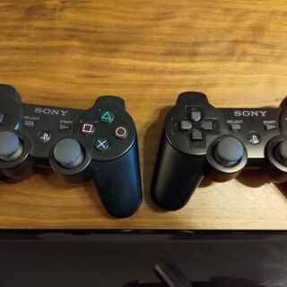 PS3 本体、コントローラー２個、ソフト9本の画像