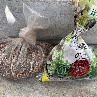 花ごころ　多肉植物＆観葉植物用の土　使用済みと未使用１リットル