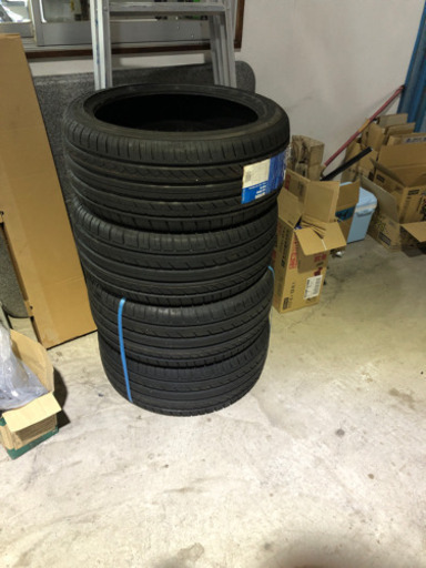 235/40/18   235 40 r18タイヤ　新品