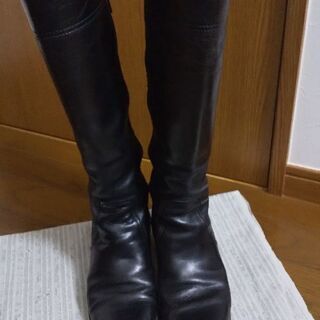 オデットエオディール 黒ロングブーツの画像