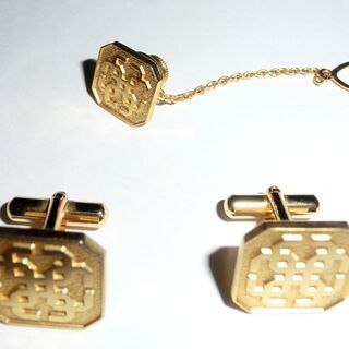 ⭐CLINTO　MIRANO　⭐ITALYカッコイイ　⭐カウスゴールドカラー⭐使用感なし、専用箱入り👉お問い合わせ前にプロフィールをお読み下さい。の画像