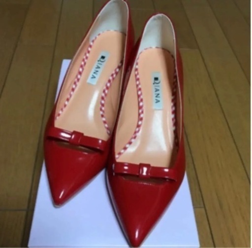 ダイアナ　エナメルパンプス