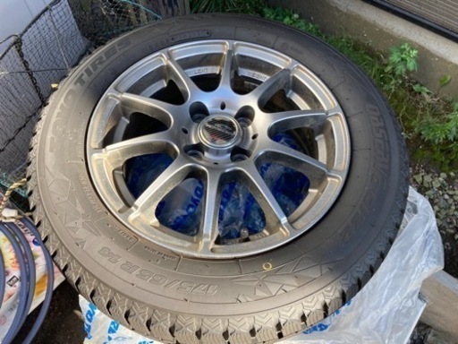 スタッドレス　トーヨータイヤ　ほぼ新品