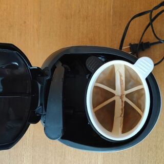 レコルトコーヒーメーカーとパイレックスティーポットの画像