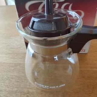 レコルトコーヒーメーカーとパイレックスティーポットの画像