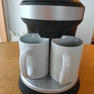 レコルトコーヒーメーカーとパイレックスティーポットの画像