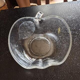 リンゴ型のガラス器