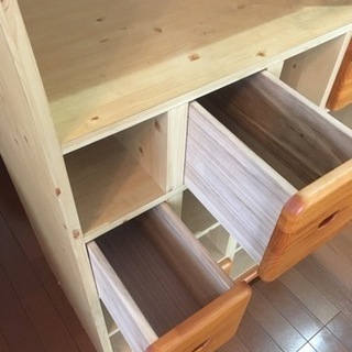 小さな引き出したくさん付きチェストタンスの画像