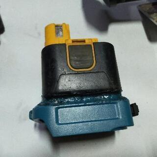 パナソニック旧型12v工具用マキタバッテリーアダプターの画像