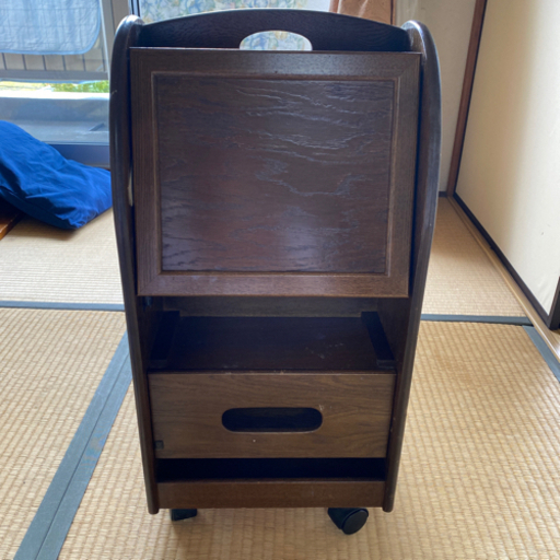 化粧など収納。キャスター付き