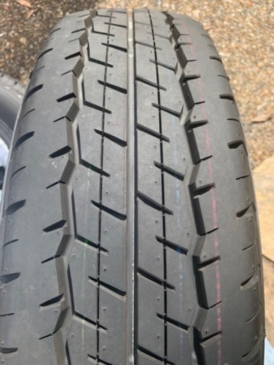 ハイエース　６型　新車外し　純正　タイヤ　ホイール　キャップ　４本セット