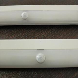 【訳アリ】人感 センサーライト LED 電池式 10ランプ 貼り付け型（昼白色 2個入）の画像