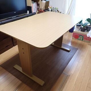 ニトリの70ｍ✕120ｍｍのダイニングテーブル