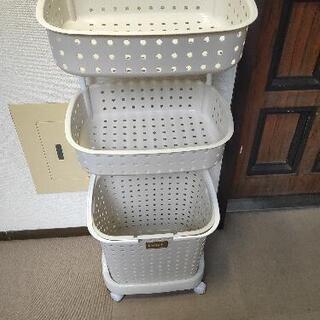 ランドリーバスケット3段の画像