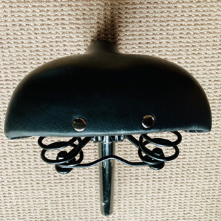 自転車のサドルの画像