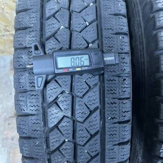 ハイエース キャラバン☆超バリ山スタッドレス☆15インチスタッドレス☆貨物!195/80R15 107/105L LT BRIDGESTONE ブリザックVL1 2019年4本!の画像