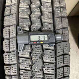 ハイエース キャラバン☆バリ山スタッドレス☆15インチスタッドレス☆貨物！195/80R15 107/105L LT DUNLOP wintermaxx SV01 2016年4本!!の画像