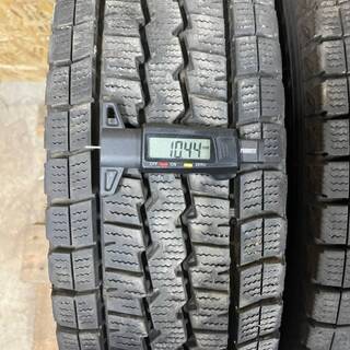 ハイエース キャラバン☆バリ山スタッドレス☆15インチスタッドレス☆貨物！195/80R15 107/105L LT DUNLOP wintermaxx SV01 2016年4本!!の画像