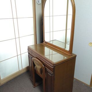 ドレッサー　差し上げます。