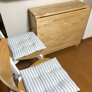 IKEAのダイニングテーブル　イス２つセット