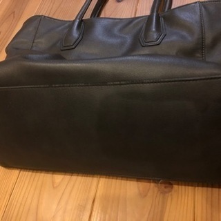 マチが広いトートバッグの画像
