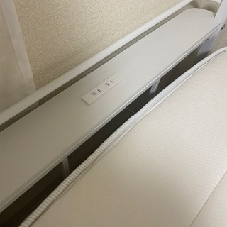 【使用期間1年】コンセント付きパイプベッド＆シングルマットレス【ニトリ】の画像