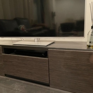 テレビ台　180cm×40cm ウッド調、ガラス製