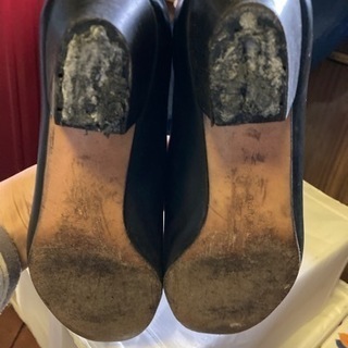 フェラガモ　パンプス　黒×ゴールド　定価8万の画像