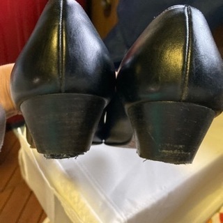 フェラガモ　パンプス　黒×ゴールド　定価8万の画像