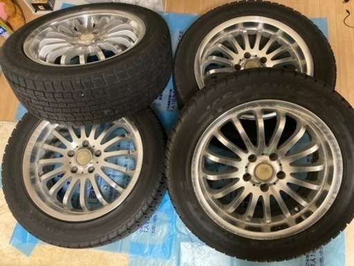 ♕取引中♕ほぼ新品✨スタッドレスタイヤ✨ホイールセット！10月25日