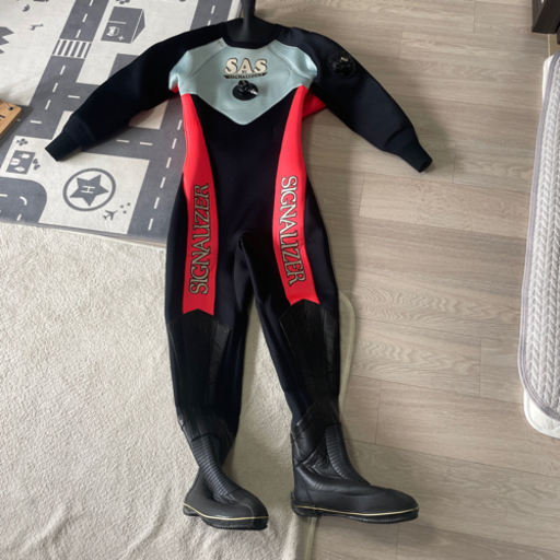 ドライスーツ